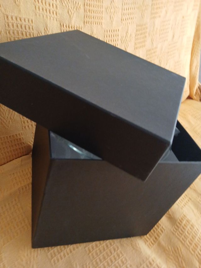 TAZZA IN VETRO SOFFIATO FATTA A MANO con relativa scatola per