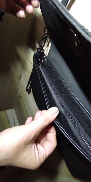 Mini borsa nera a tracolla