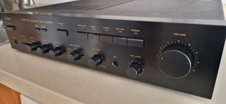 Amplificador HIFI de la marca TEAC modelo A-X550