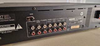 Amplificador HIFI de la marca TEAC modelo A-X550