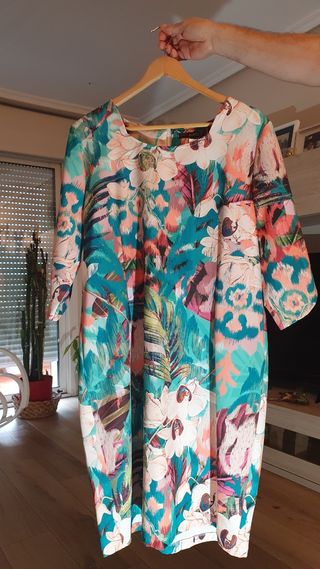 Vestido estampado moda curvy .