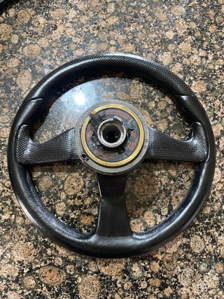 Volante Momo Thunder