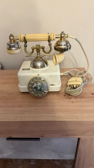 Telefono antiguo de mesa