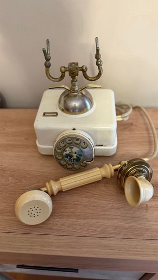 Telefono antiguo de mesa