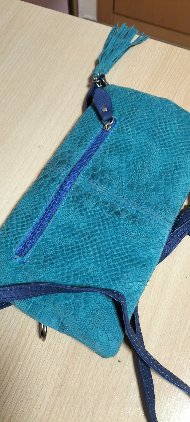 Bolso bandolera piel azul efecto serpiente