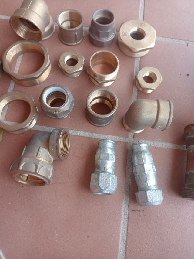 Lote de piezas grandes de latón