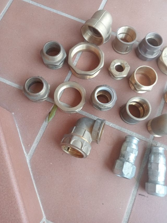 Lote de piezas grandes de latón