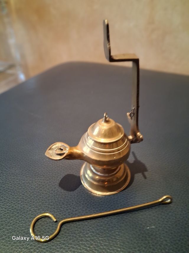 Lamparilla de aceite en laton