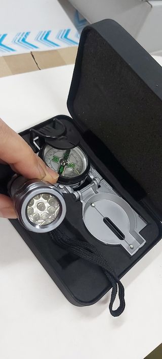 KIT DE BRÚJULA Y LINTERNA 
