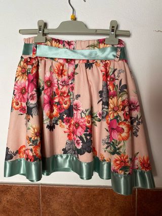 Conjunto rebeca camisa y falda