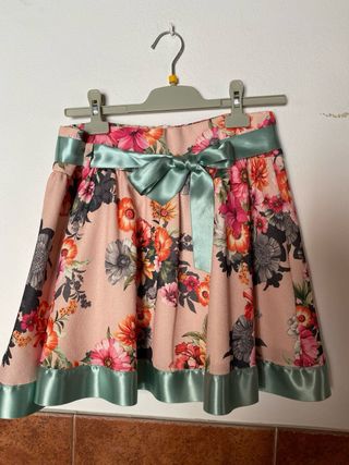 Conjunto rebeca camisa y falda