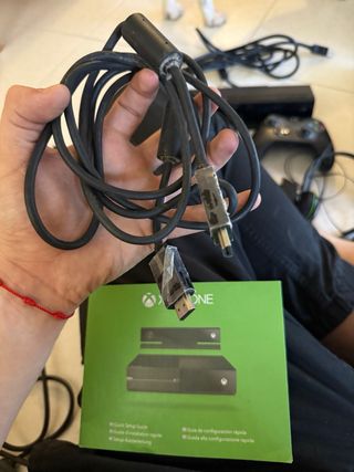 Accessori completi per Xbox One da 500 GB nella sua confezione