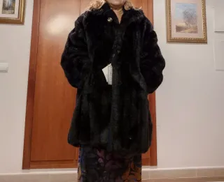 Chaquetón tipo visón a estrenar.  Talla 46