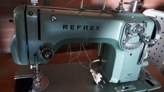 Maquina de coser Refrey