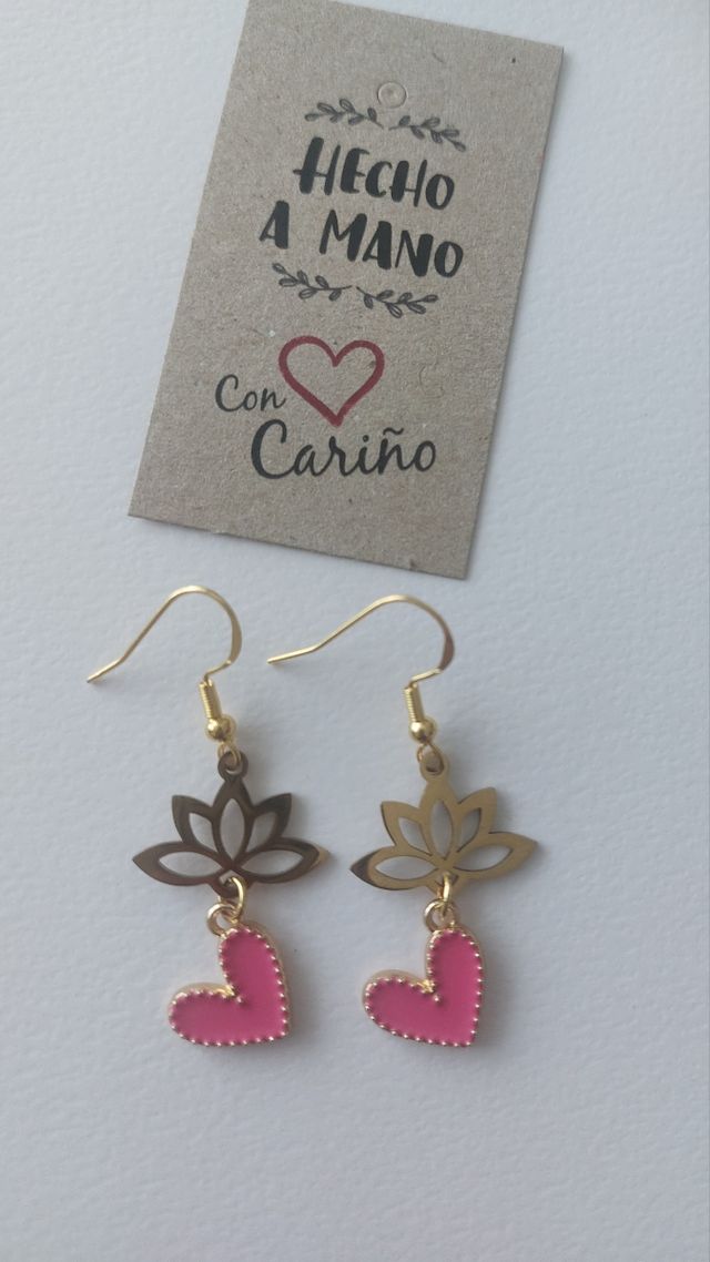 Pendientes artesanales personalizados.