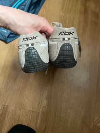 Zapatillas Reebok 37.5 natural gamuza. 
