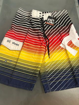 Pantalón corto marca DC