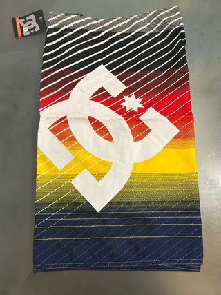 Pantalón corto marca DC