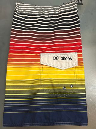 Pantalón corto marca DC