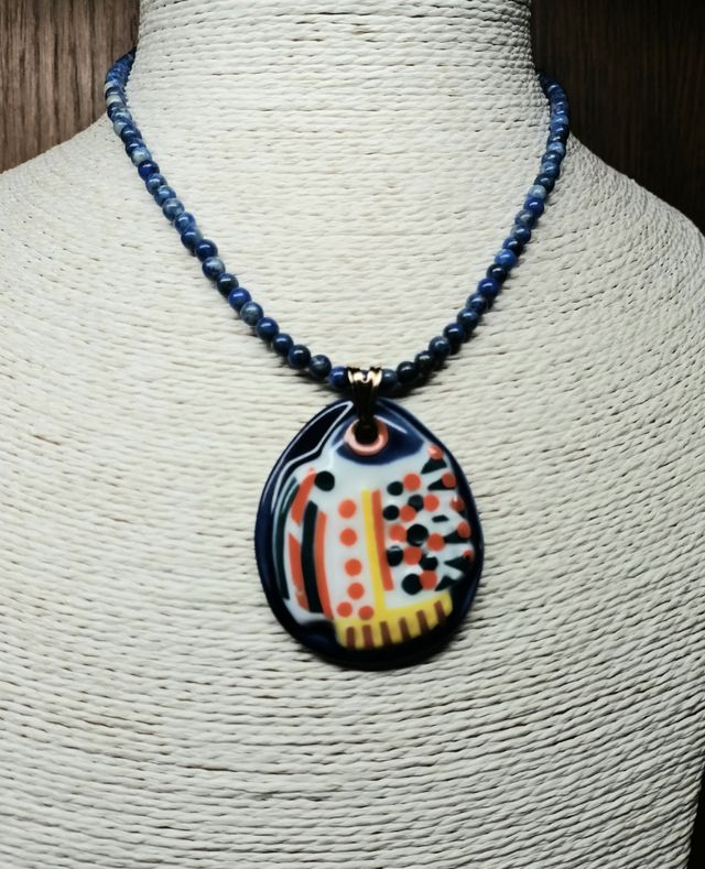 Medallon de sargadelos con collar