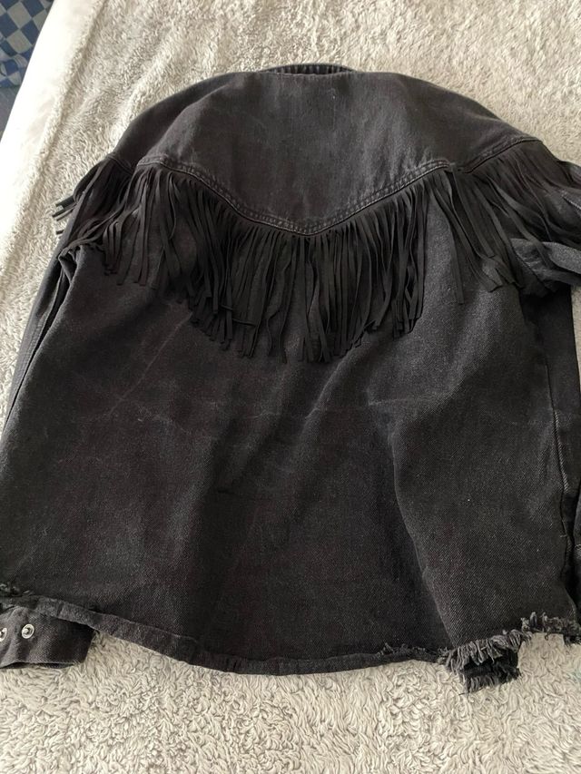 Chaqueta flecos Zara