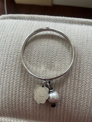 Pulsera rígida con perla plata Unode50