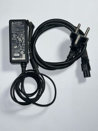 Cargador de portatil 19V 2,1A 5.5*1.7mm. 
