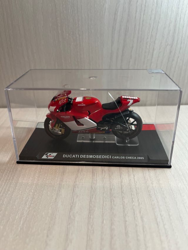 Ducati Desmosedici CARLOS CHECA 2005