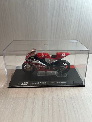 Yamaha YZR M1 MARCO MELANDRI 2004