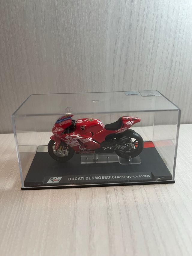 Ducati Desmosedici ROBERTO ROLFO 2005