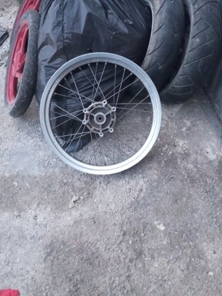 Llanta trasera de 18