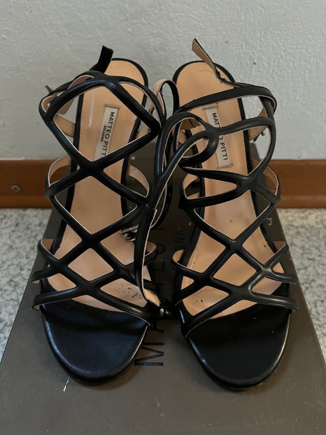 Sandali neri con tacco