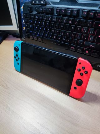 Nintendo Switch Oled 4 mandos y 3 juegos