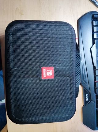 Nintendo Switch Oled 4 mandos y 3 juegos