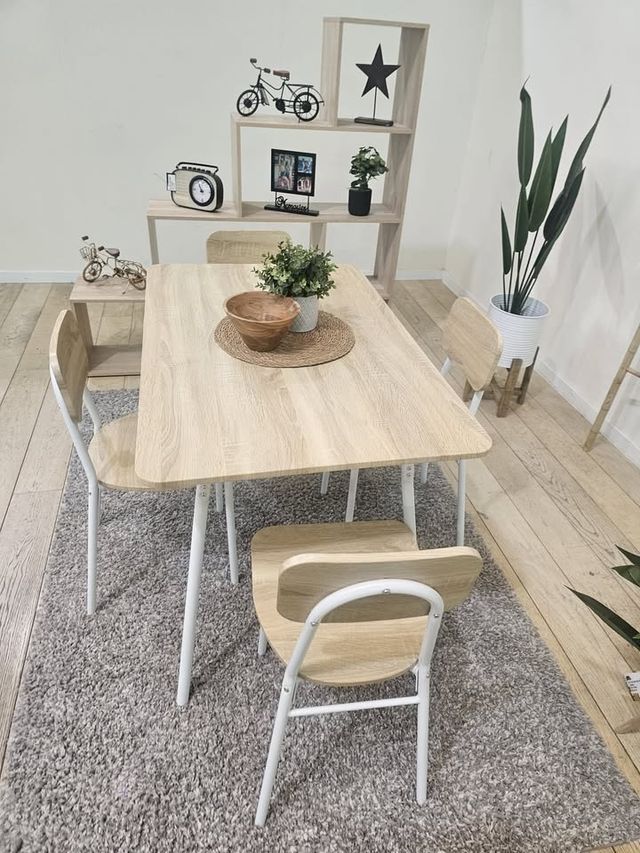 Conjunto de Mesa de Comedor con 4 Sillas, Madera
