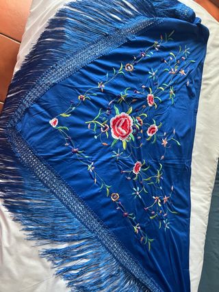 Mantoncillo azul flores