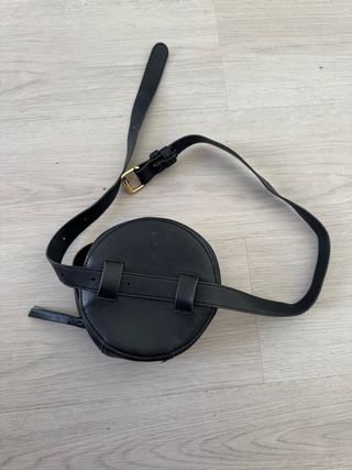 Bolso riñonera de piel Mango en perfecto estado