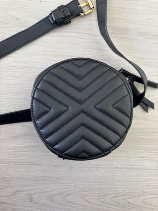 Bolso riñonera de piel Mango en perfecto estado