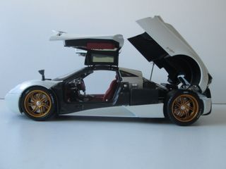 1/18 Pagani Huayra 2011 GTAutos/Welly