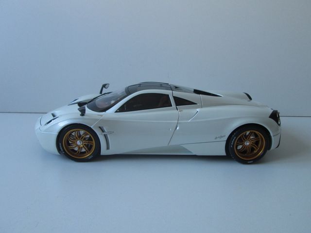 1/18 Pagani Huayra 2011 GTAutos/Welly