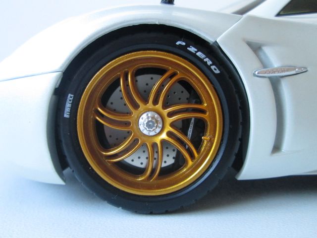 1/18 Pagani Huayra 2011 GTAutos/Welly