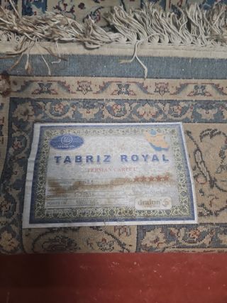 Alfombra tipo persa.