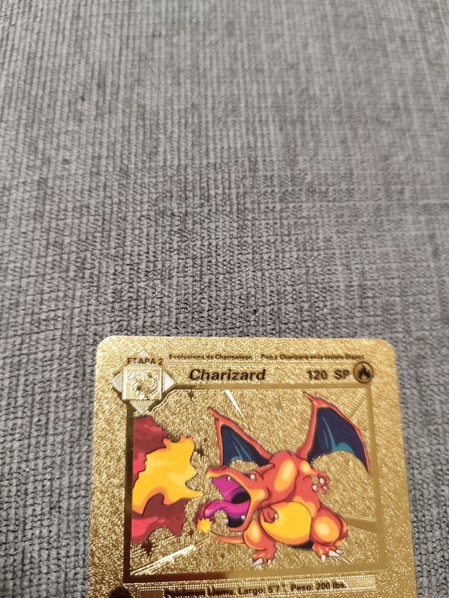 Carta pokemon Charizard dorada 1edicion