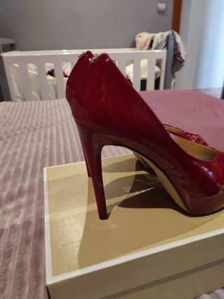 Zapatos de tacón Guess