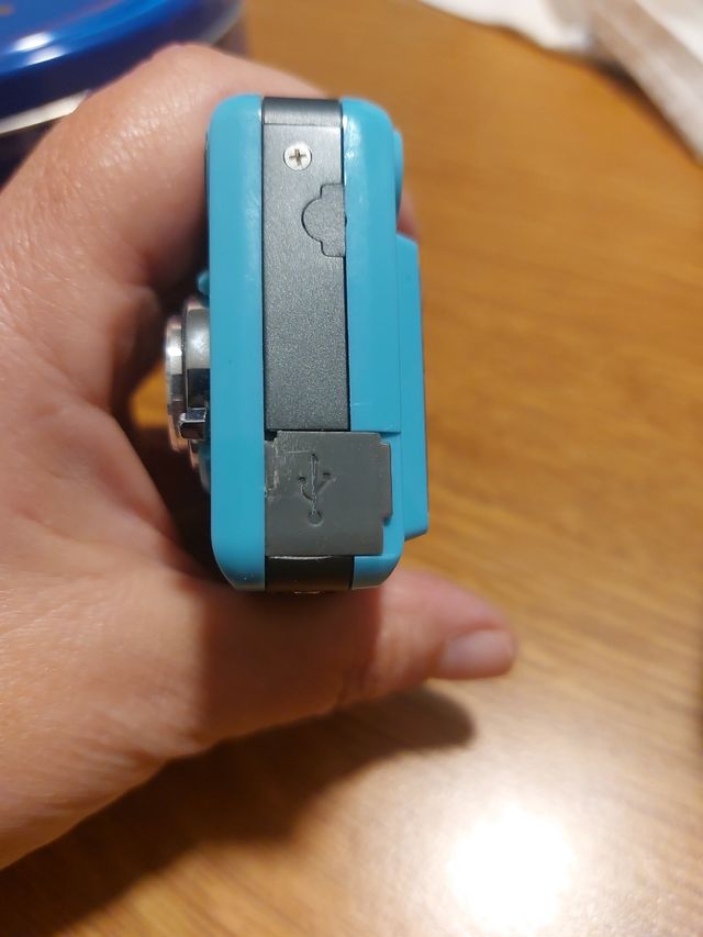 Fotocamera con custodia subacquea