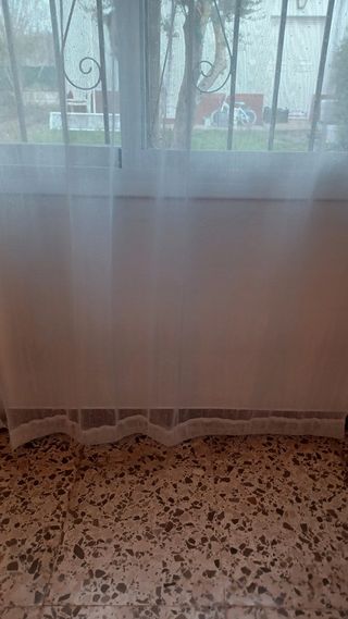 2 cortinas blancas de tul con detalle plumeti ikea