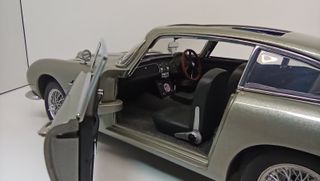 Autoart Aston Martin DB5 Goldfinger 007 1/18