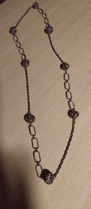 Cadena plateada.
