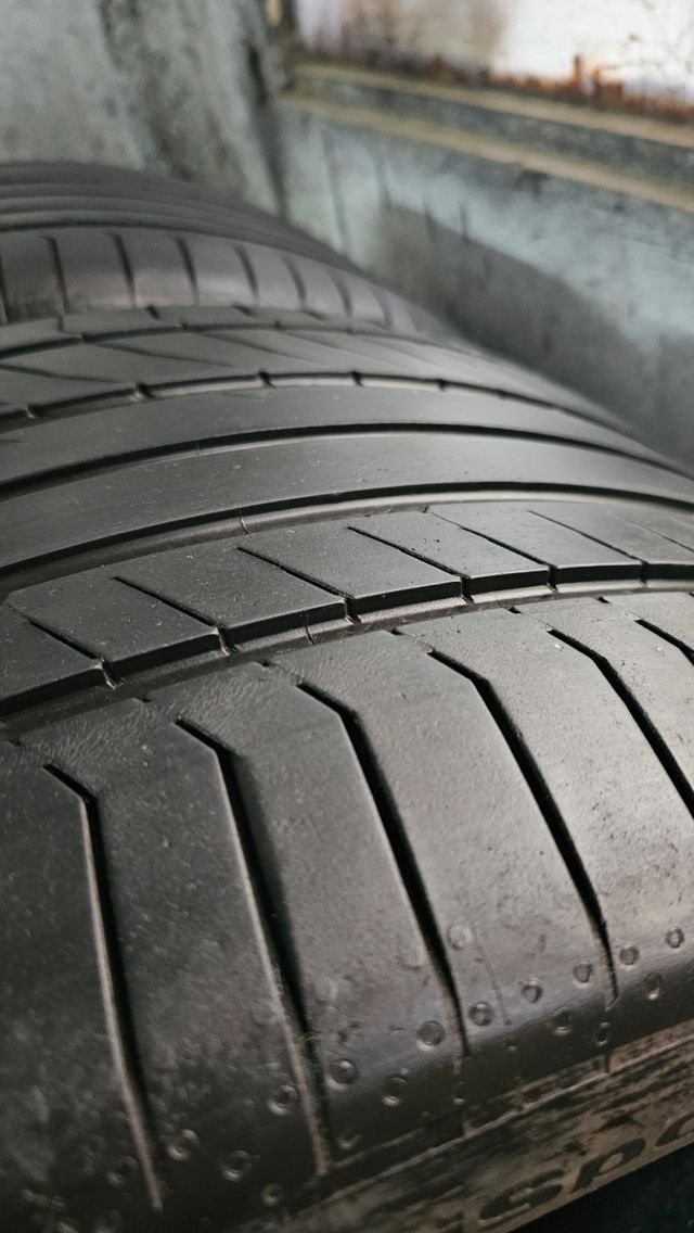 Neumáticos 325 35 22 Continental (GLE)