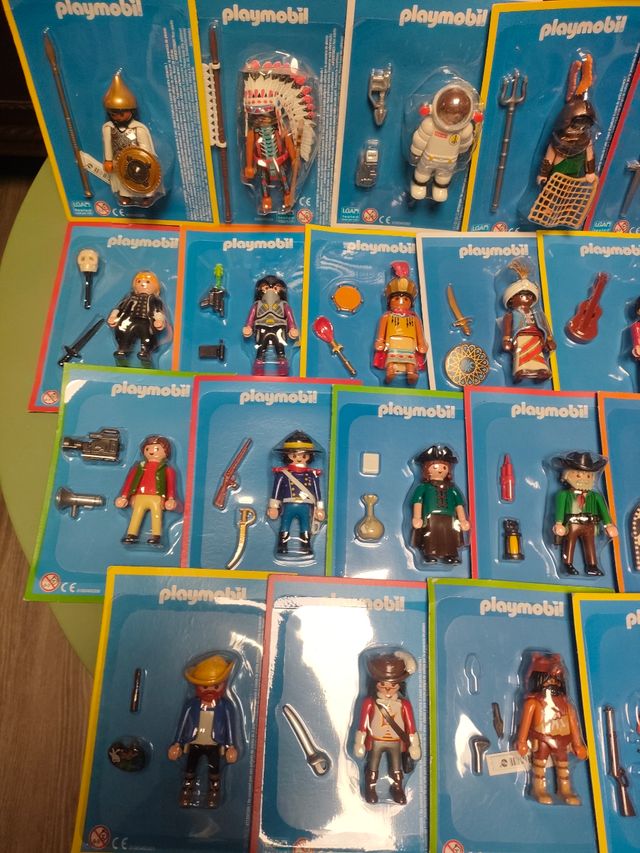 MUÑECOS PLAYMOBIL DE LA HISTORIA CON LIBRO